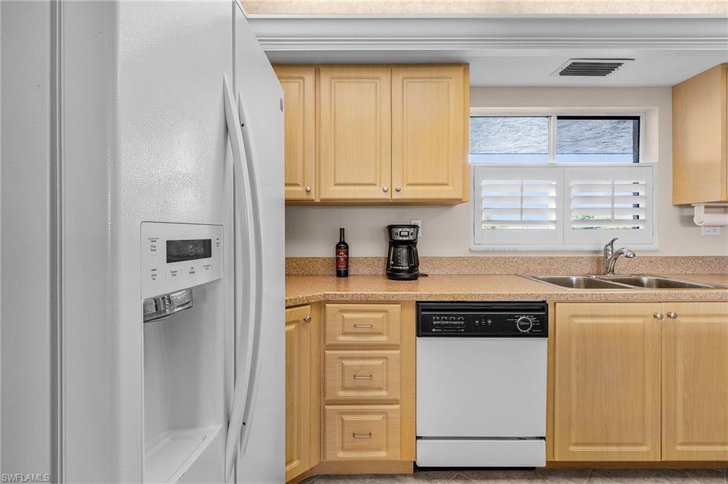 4585 Trawler Ct 303 Property Photo 4