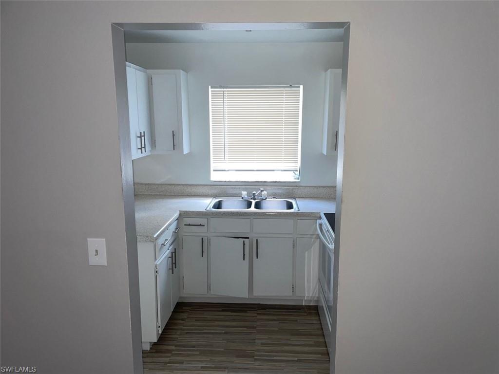 2243 Euclid Ave Property Photo 4