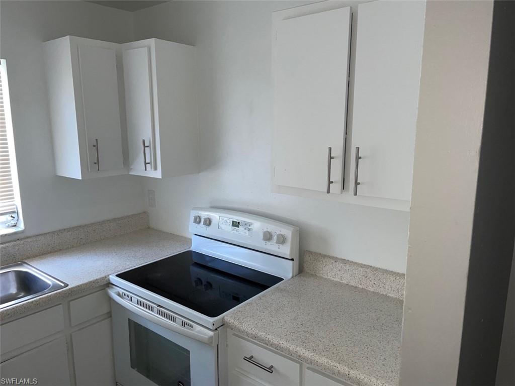 2243 Euclid Ave Property Photo 5