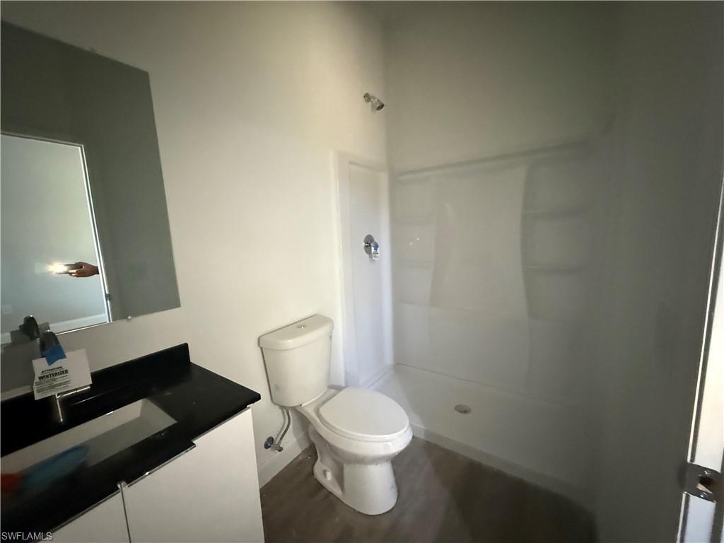 332/334 Gilbert Ave S Property Photo 8