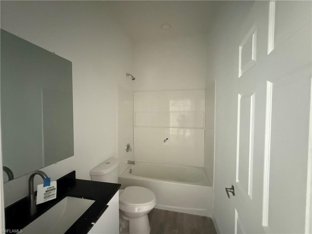 332/334 Gilbert Ave S Property Photo 10