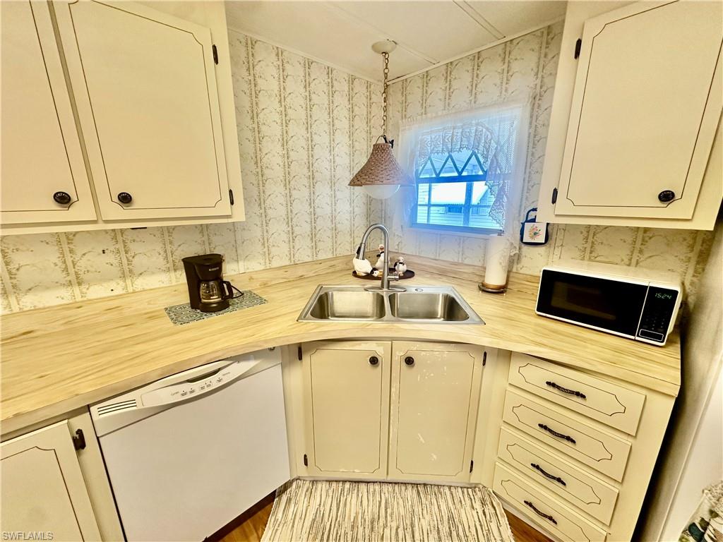 16037 Citron Way Property Photo 6