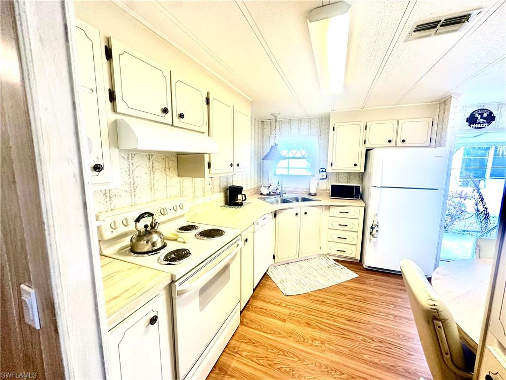 16037 Citron Way Property Photo 8