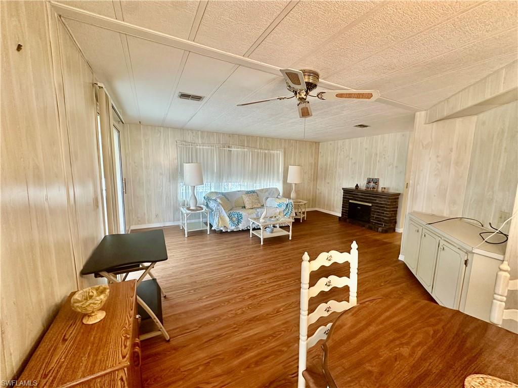 16037 Citron Way Property Photo 11
