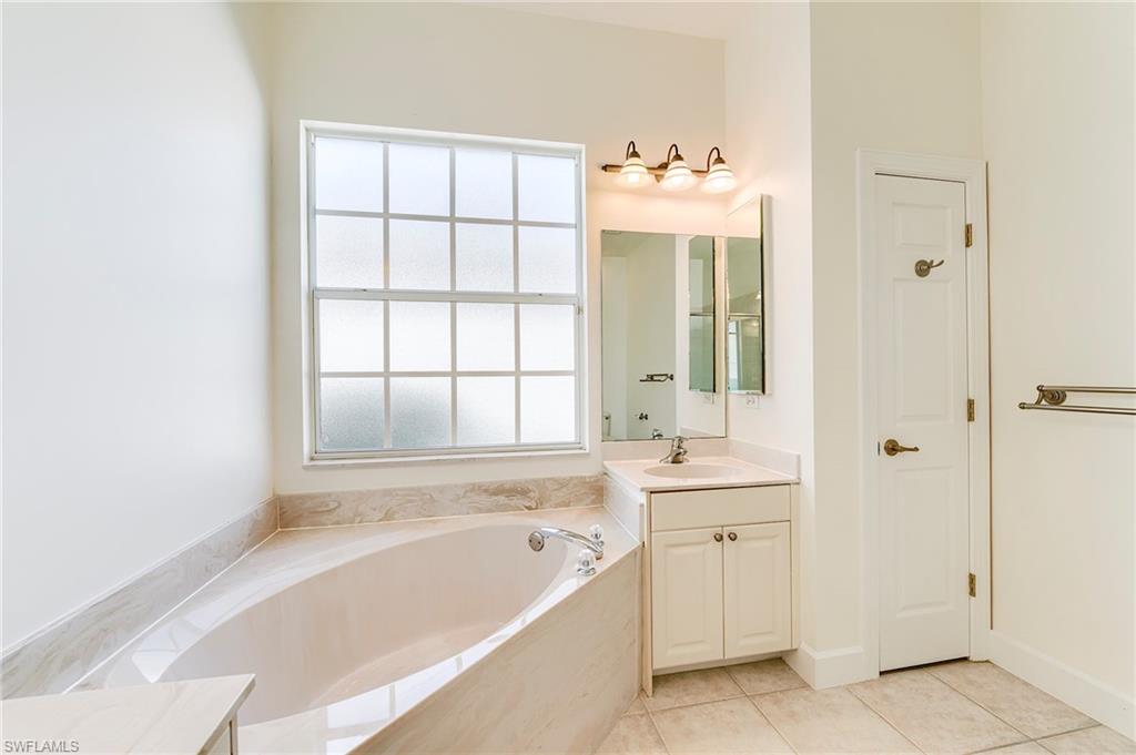 8916 Dartmoor Way Property Photo 15