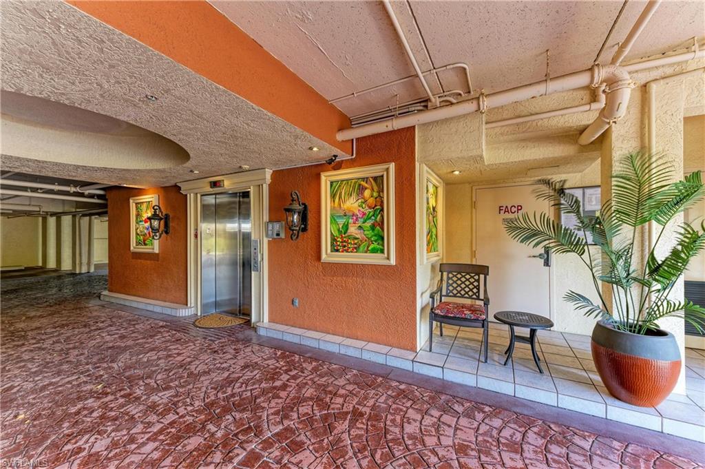 14813 Laguna Dr 401 Property Photo 3