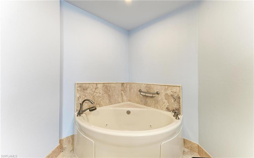 14813 Laguna Dr 401 Property Photo 33