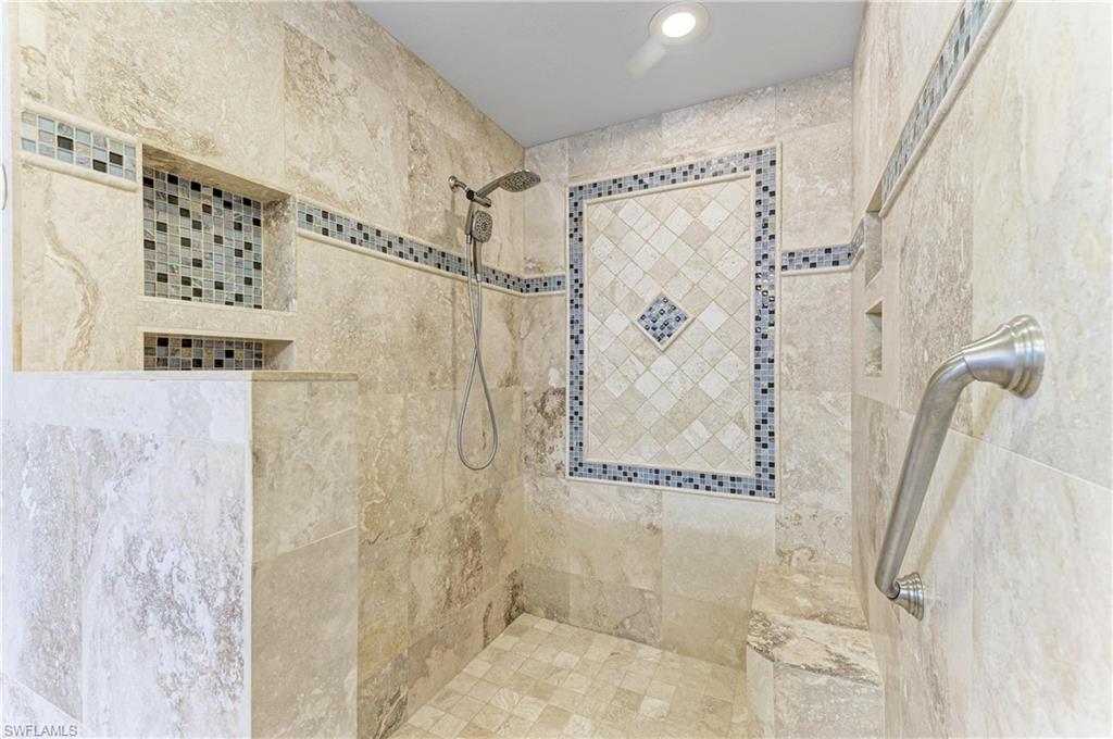 14813 Laguna Dr 401 Property Photo 34