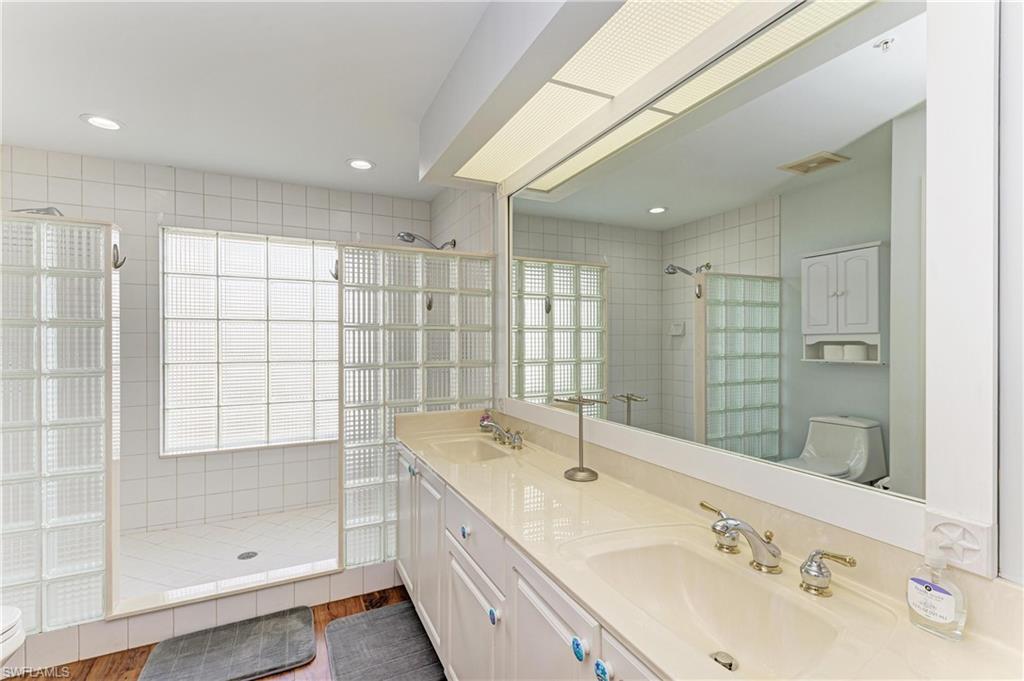 14813 Laguna Dr 401 Property Photo 37