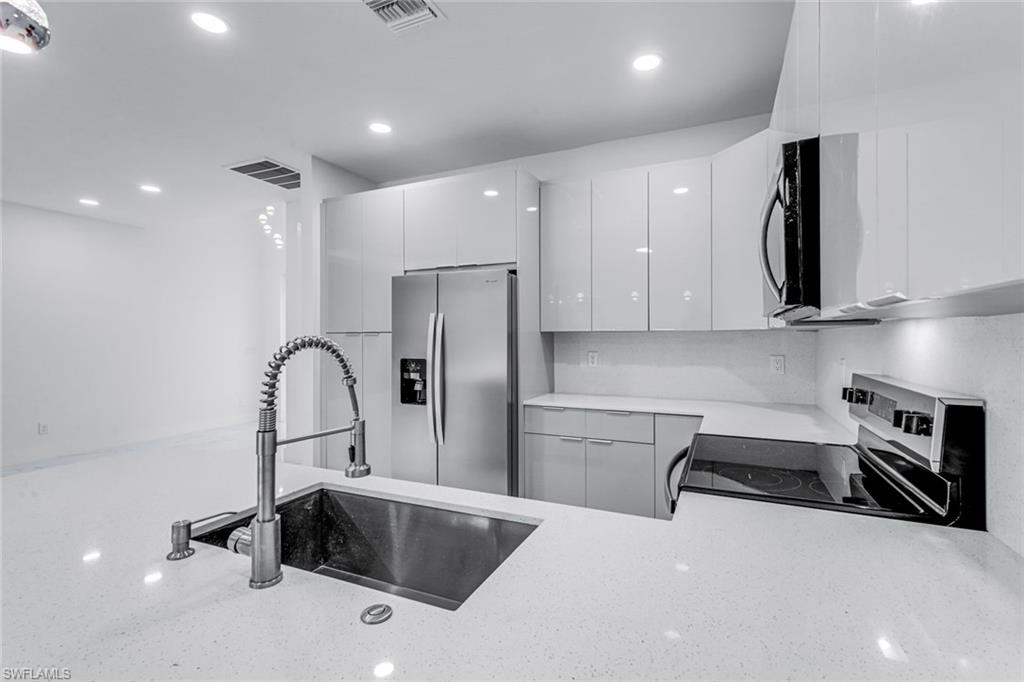 407 Columbus Ave Property Photo 11