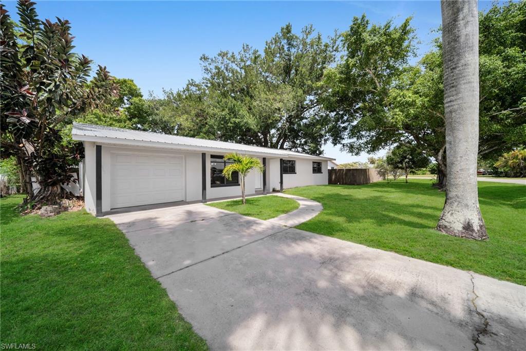 2085 E Tobago Cir Property Photo 2