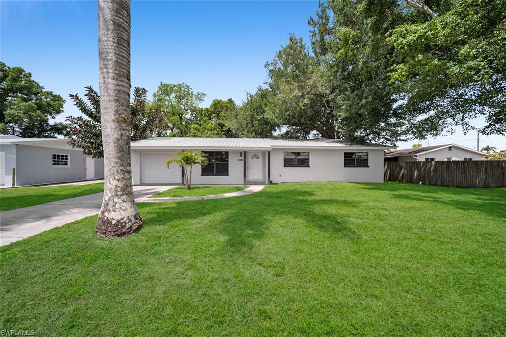 2085 E Tobago Cir Property Photo 3