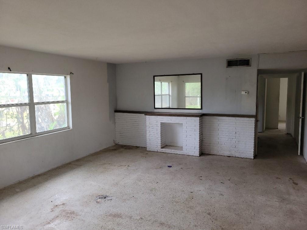 1270 Pinecrest St Property Photo 3