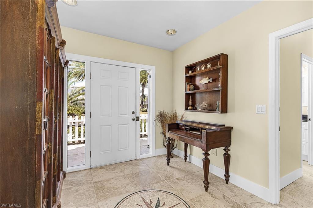 2096 Macadamia St Property Photo 3