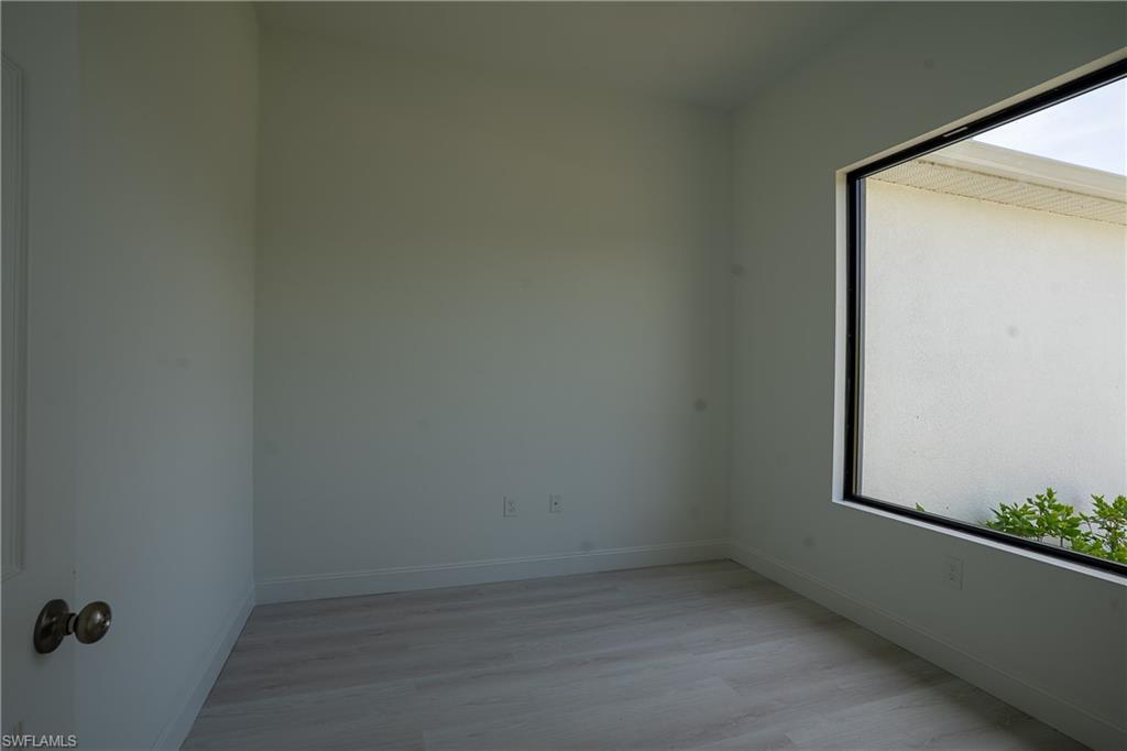 3296 Glencove St Property Photo 5