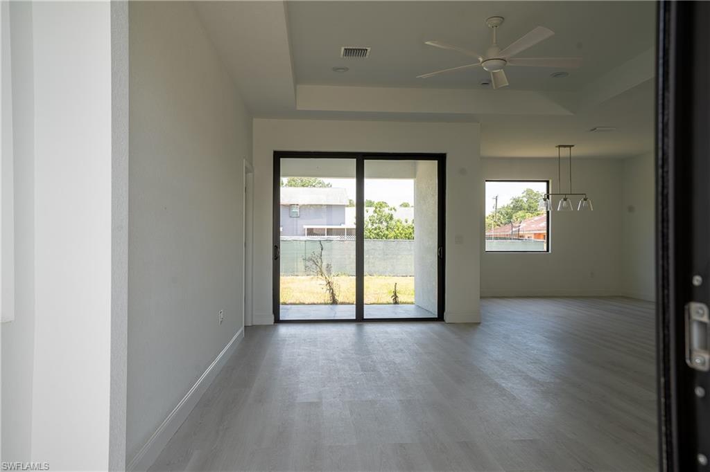 3296 Glencove St Property Photo 6