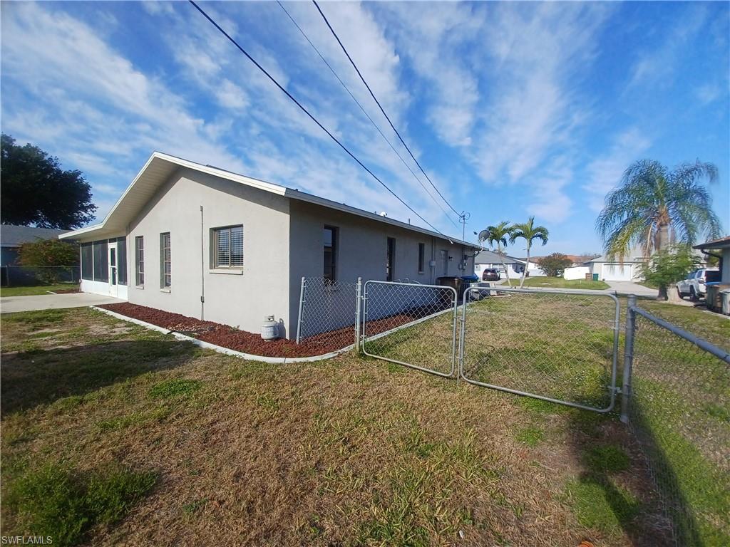 3305 SW 7th PL Property Photo 1