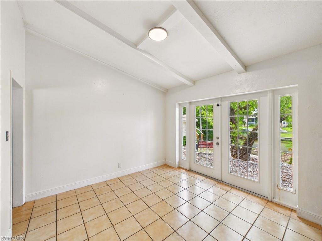 794 Hydrangea Dr Property Photo 8