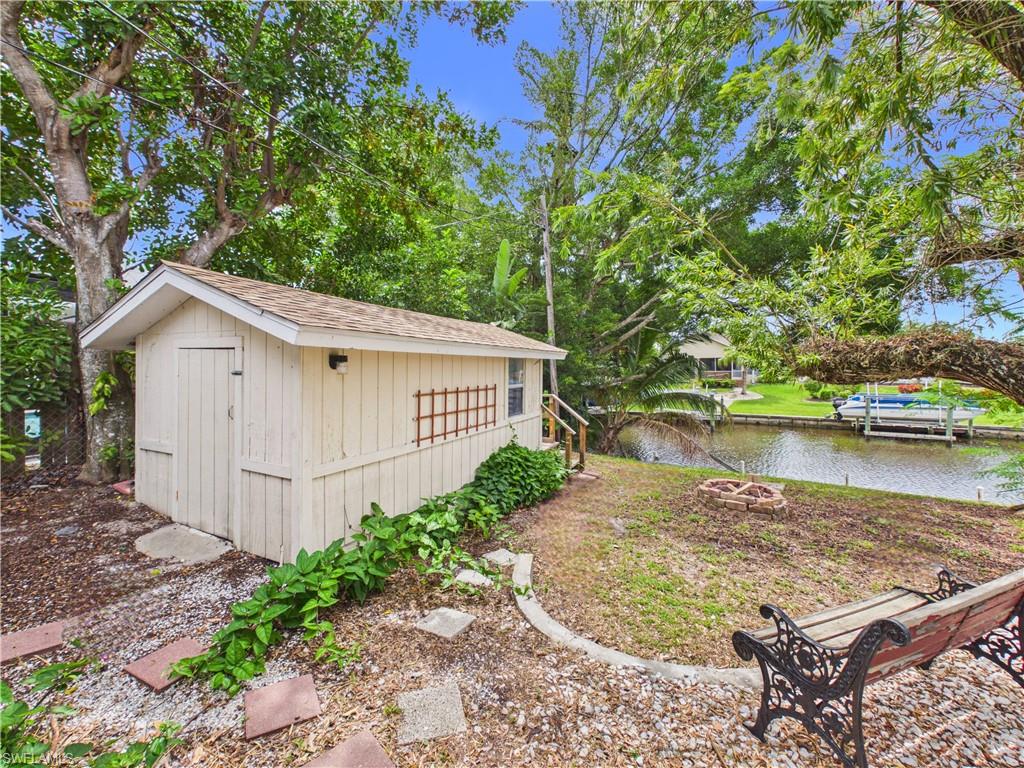 794 Hydrangea Dr Property Photo 25
