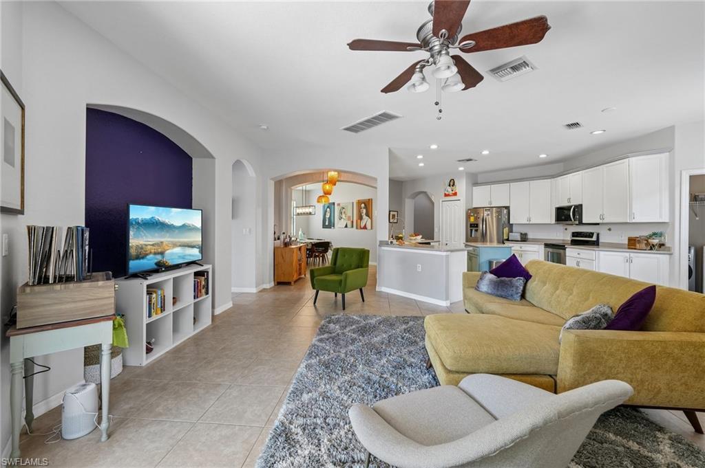 12142 Country Day Cir Property Photo 5