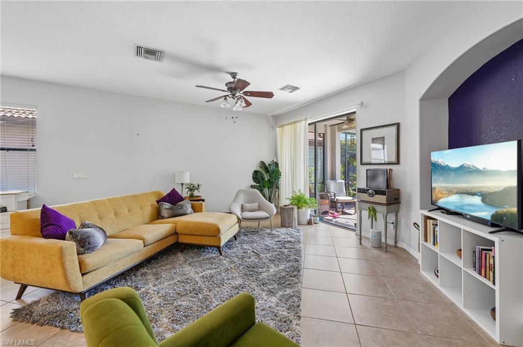 12142 Country Day Cir Property Photo 6
