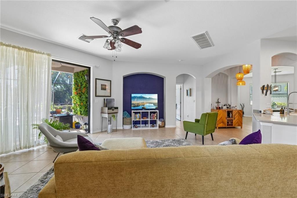 12142 Country Day Cir Property Photo 7