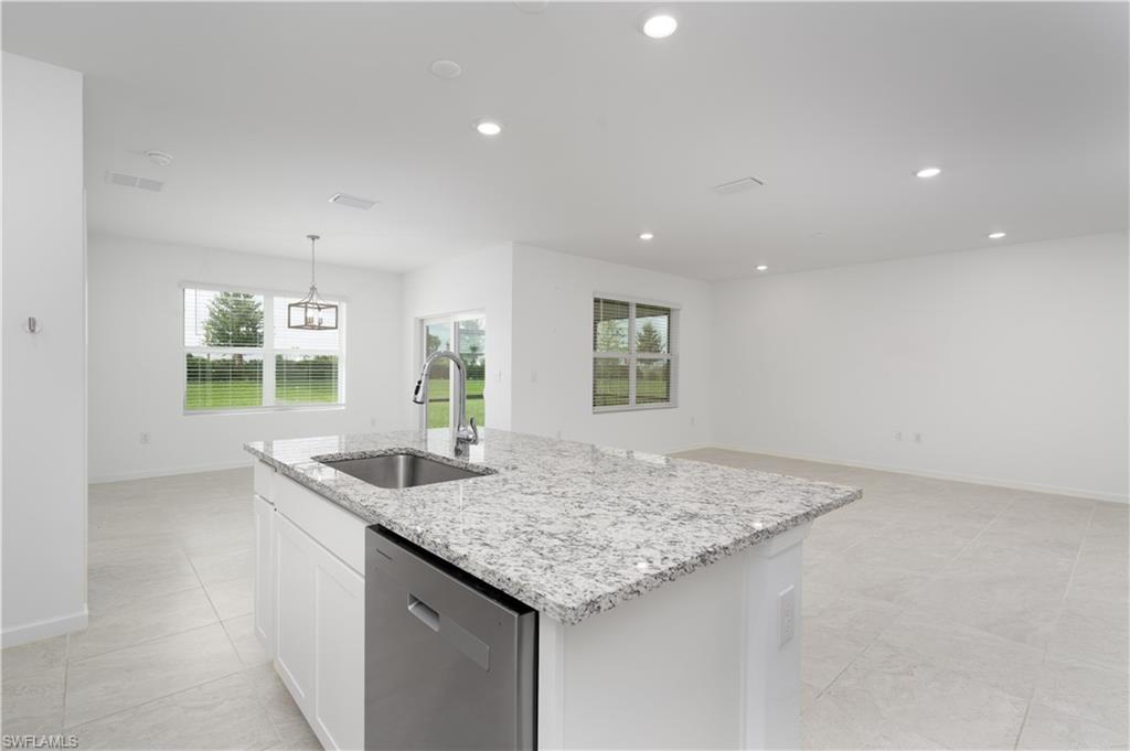 42380 Cascade Dr Property Photo 3