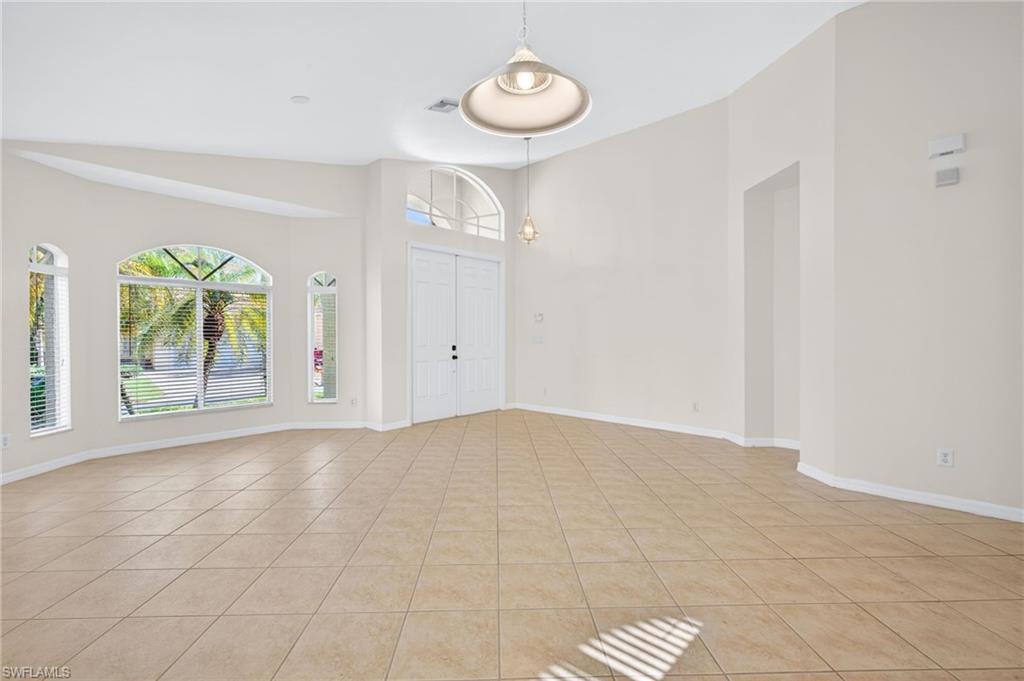 8369 Sumner Ave Property Photo 4