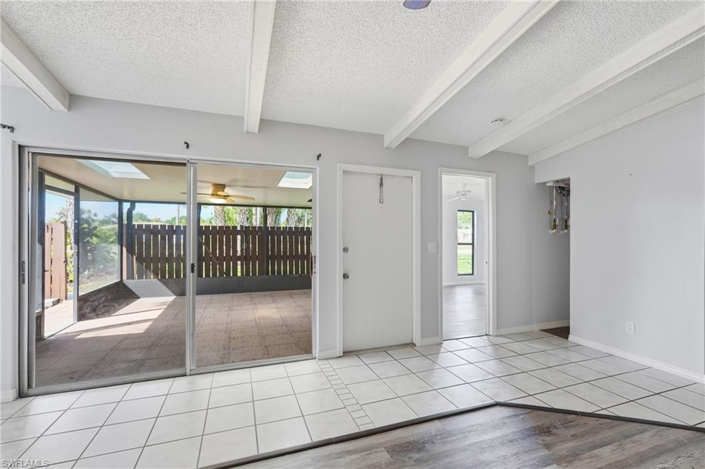 5563 Foxlake Dr Property Photo 6