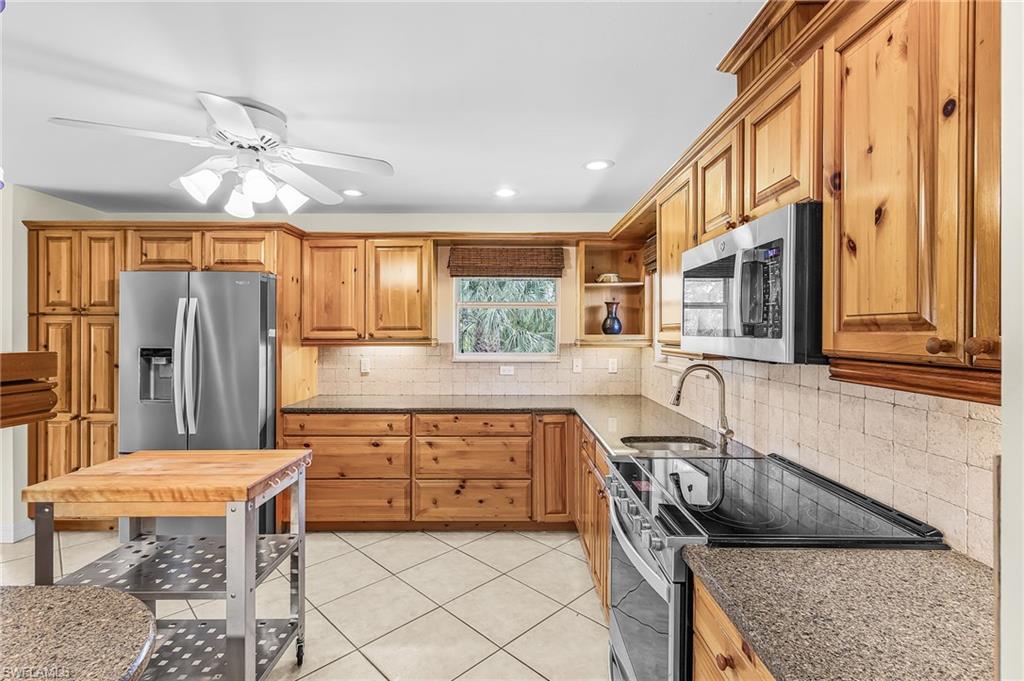 14221 Clubhouse Dr Property Photo 12