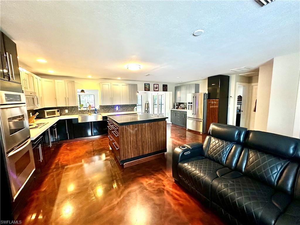 1763 Inlet Dr Property Photo 8