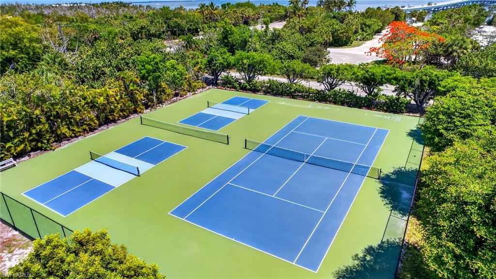 1250 Tennisplace Ct D33 Property Photo 21