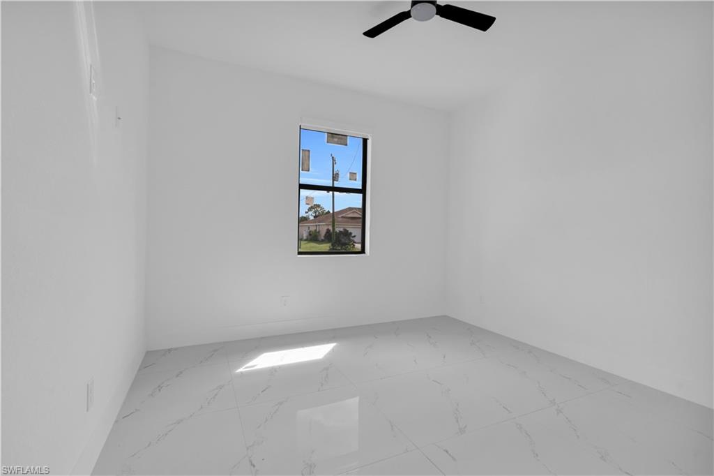 3205 57th St W Property Photo 16