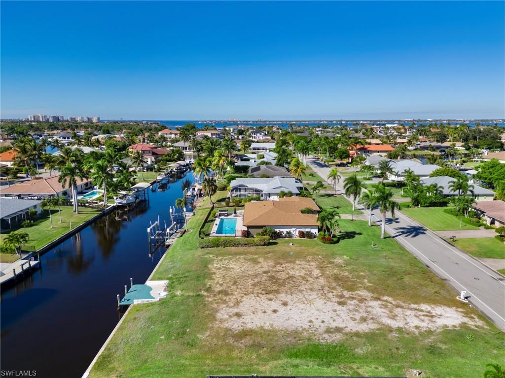 9821 Cypress Lake Dr Property Photo 3