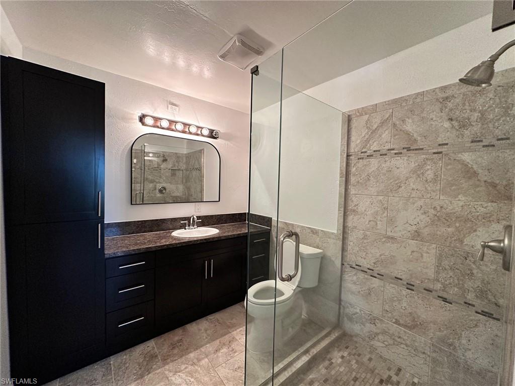 4266 Island Cir B Property Photo 10