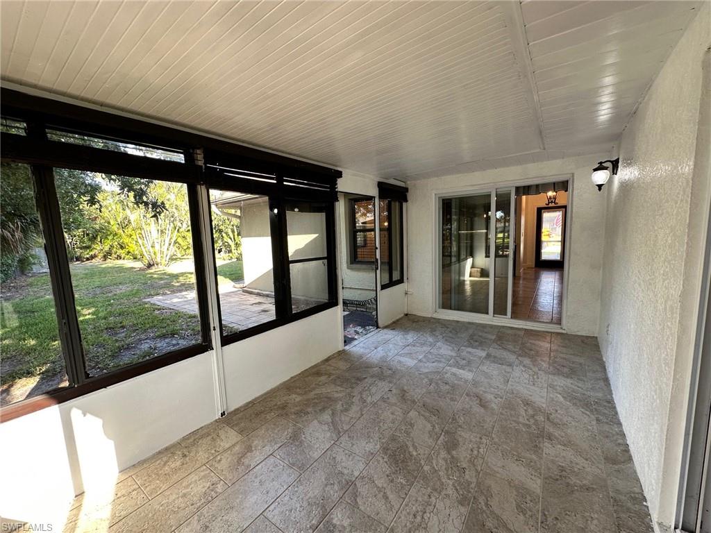 4266 Island Cir B Property Photo 11