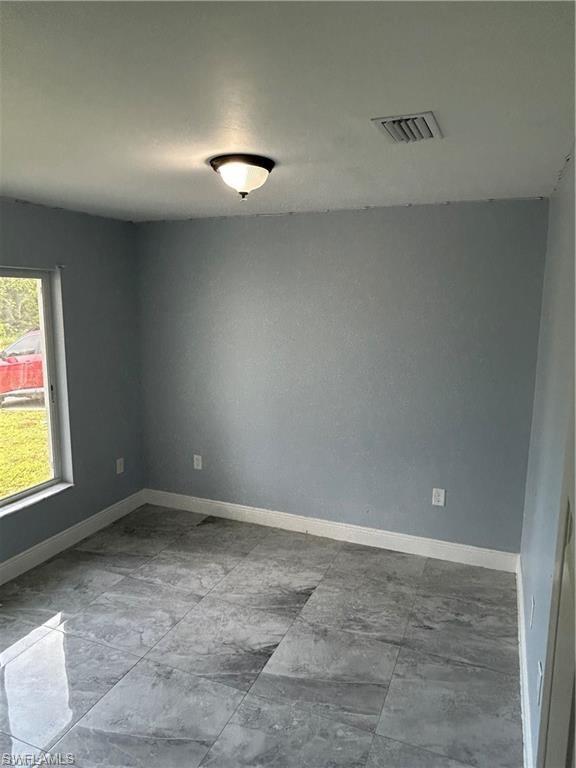 2225/2227 Snead Dr Property Photo 4