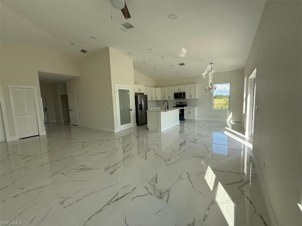 115 Lansing Cir Property Photo 5