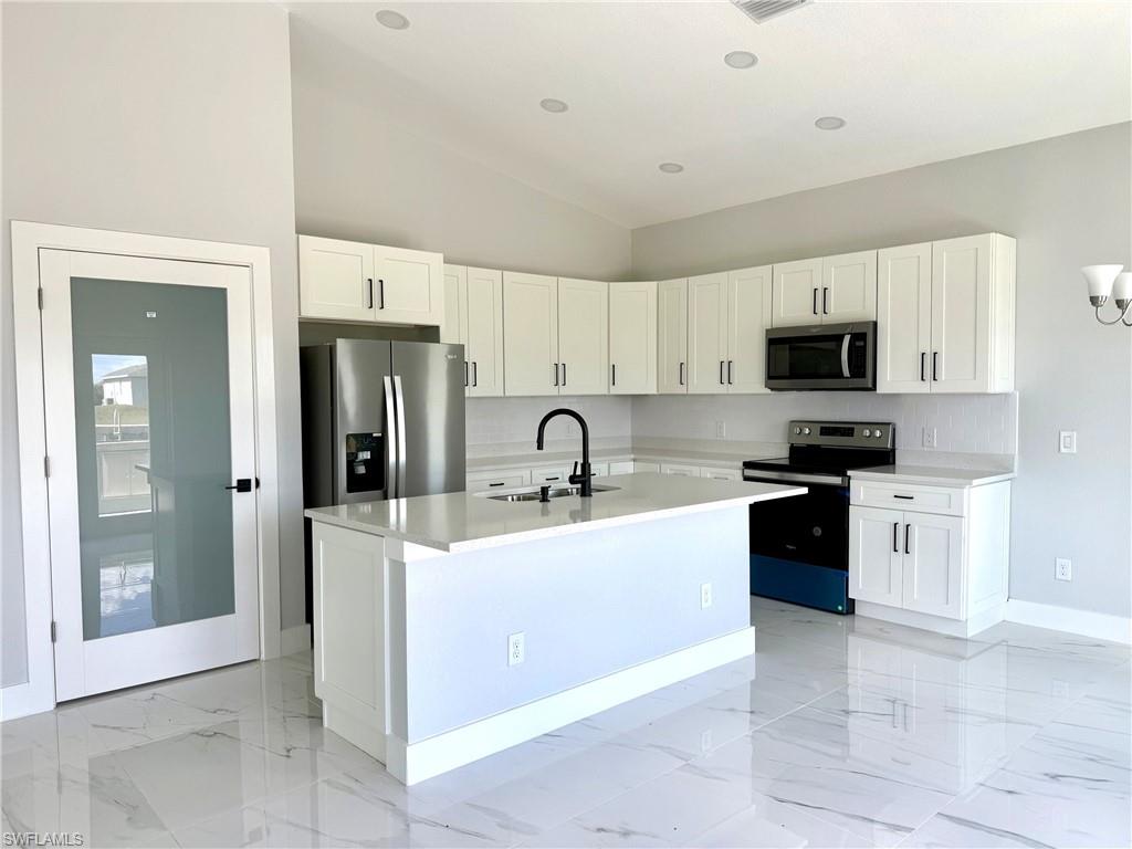 127 Carousel Ave Property Photo 3