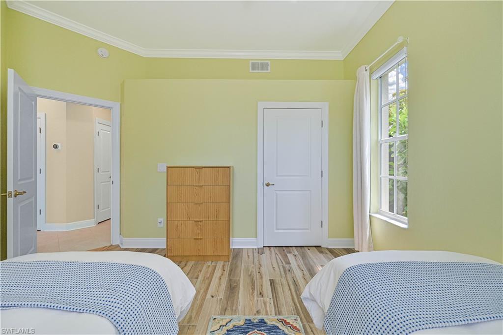 5000 Royal Shores Dr 101 Property Photo 28