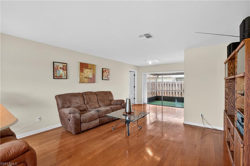 9708 Foxglove Cir Property Photo 3