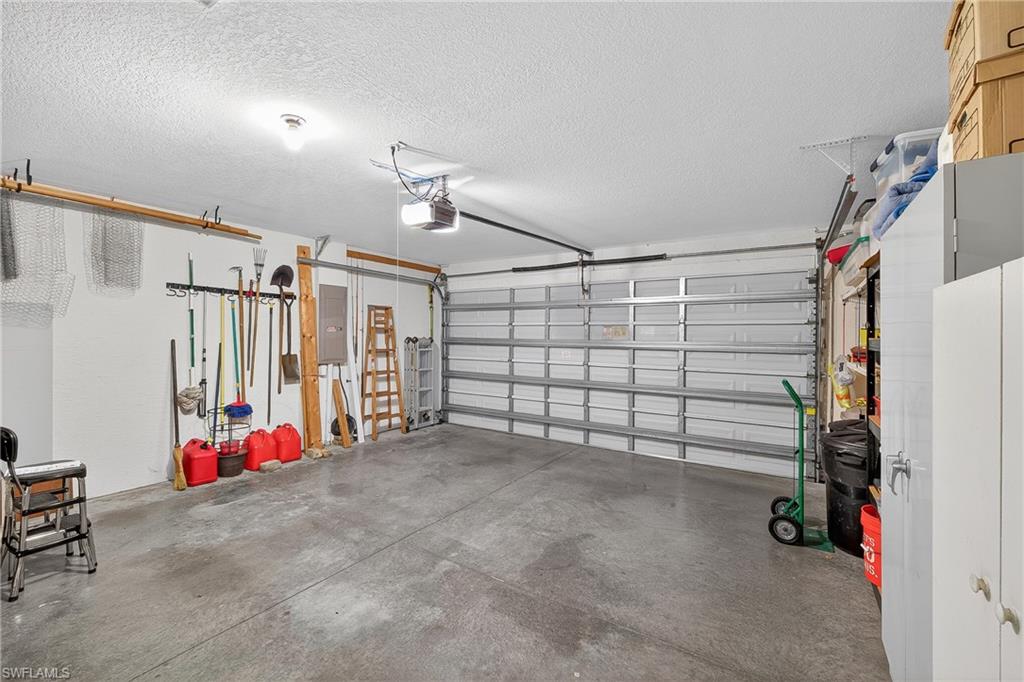 12835 Oakpointe Cir Property Photo 12