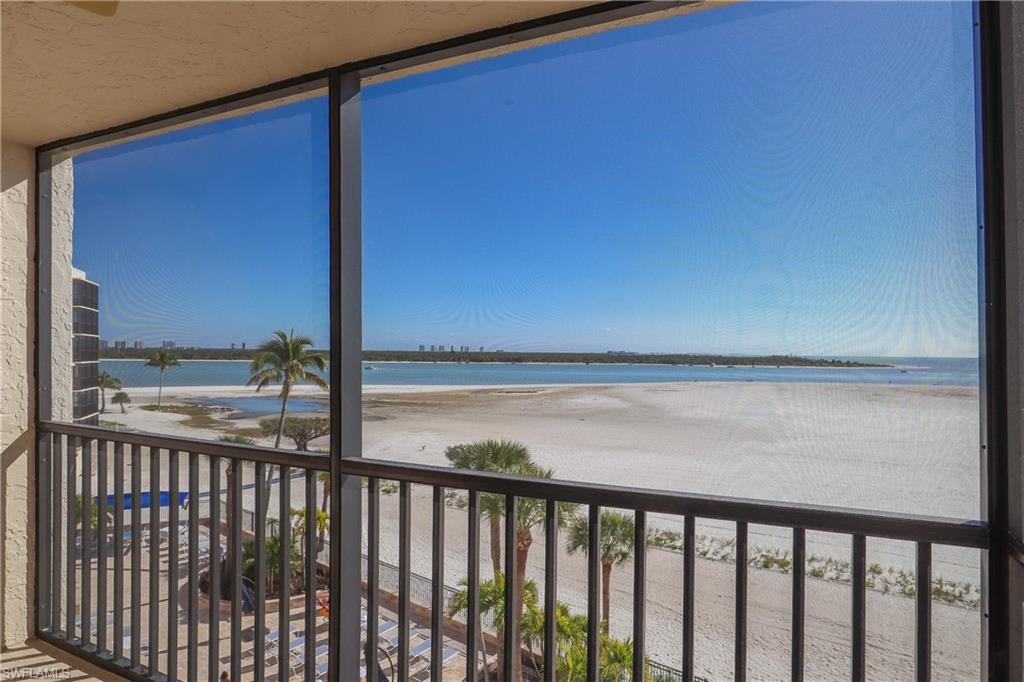 8350 Estero Blvd 423 Property Photo 4