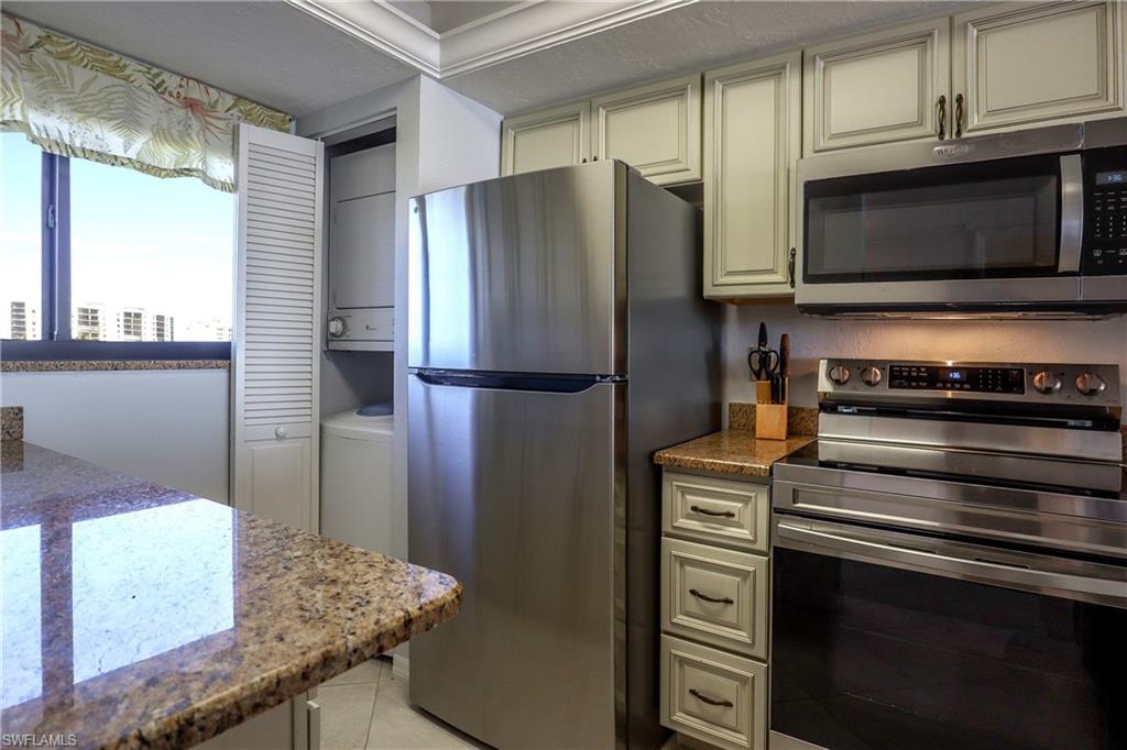 8350 Estero Blvd 423 Property Photo 5