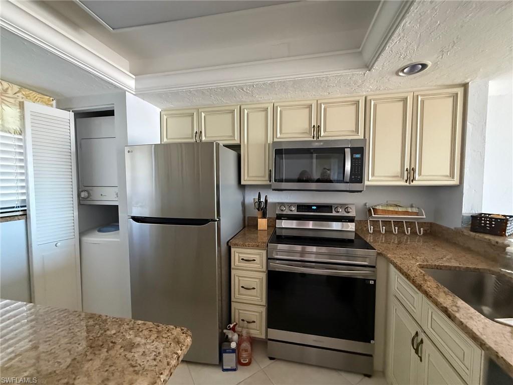8350 Estero Blvd 423 Property Photo 7