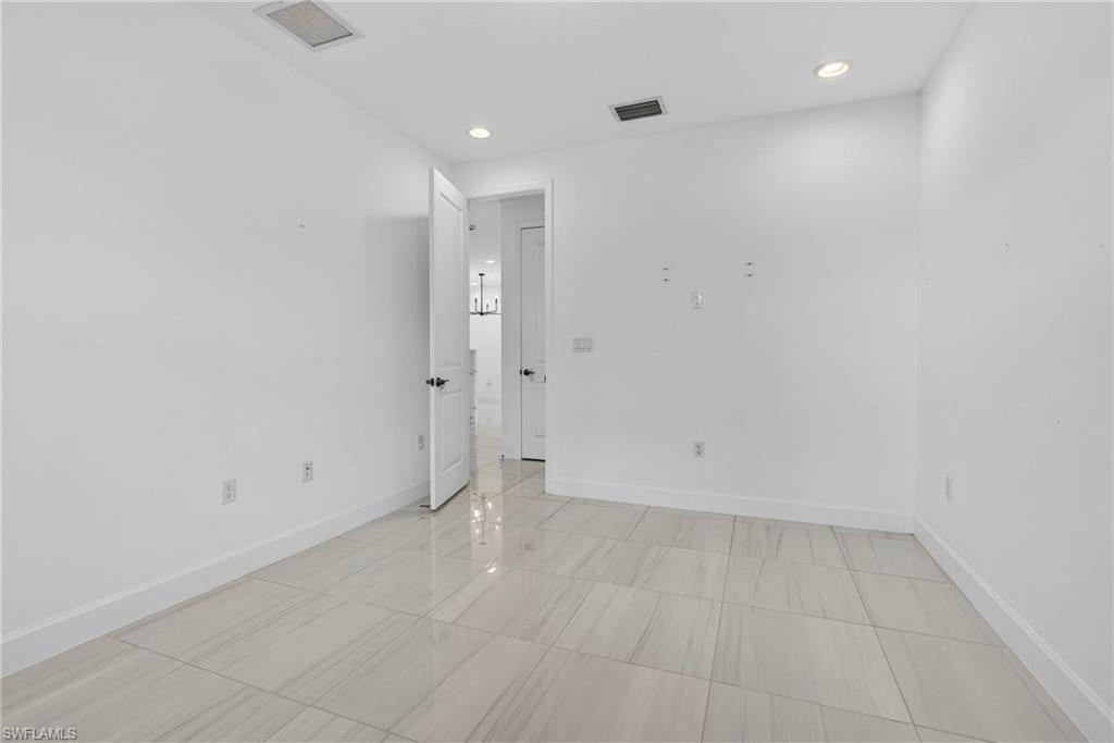 1349 Harvester Xing Property Photo 7