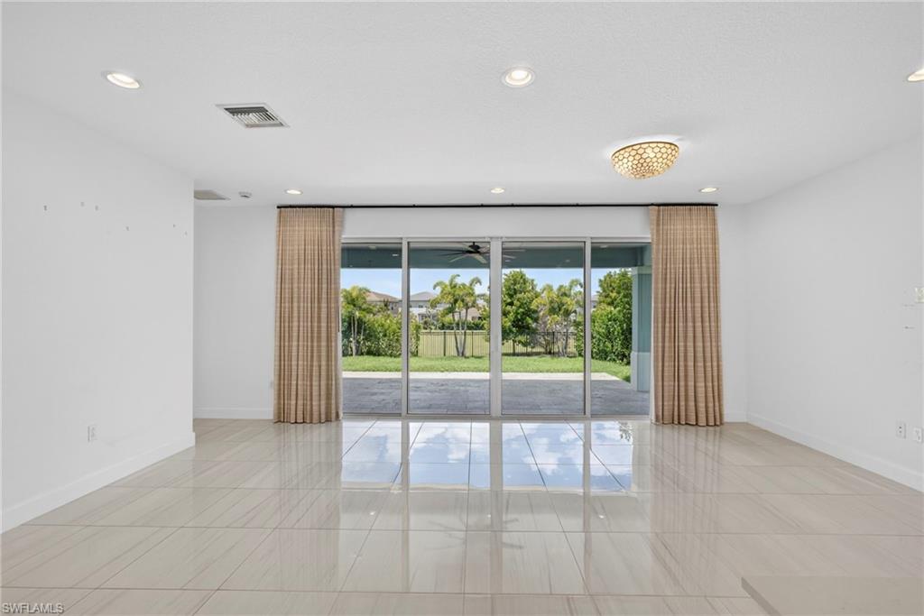 1349 Harvester Xing Property Photo 18