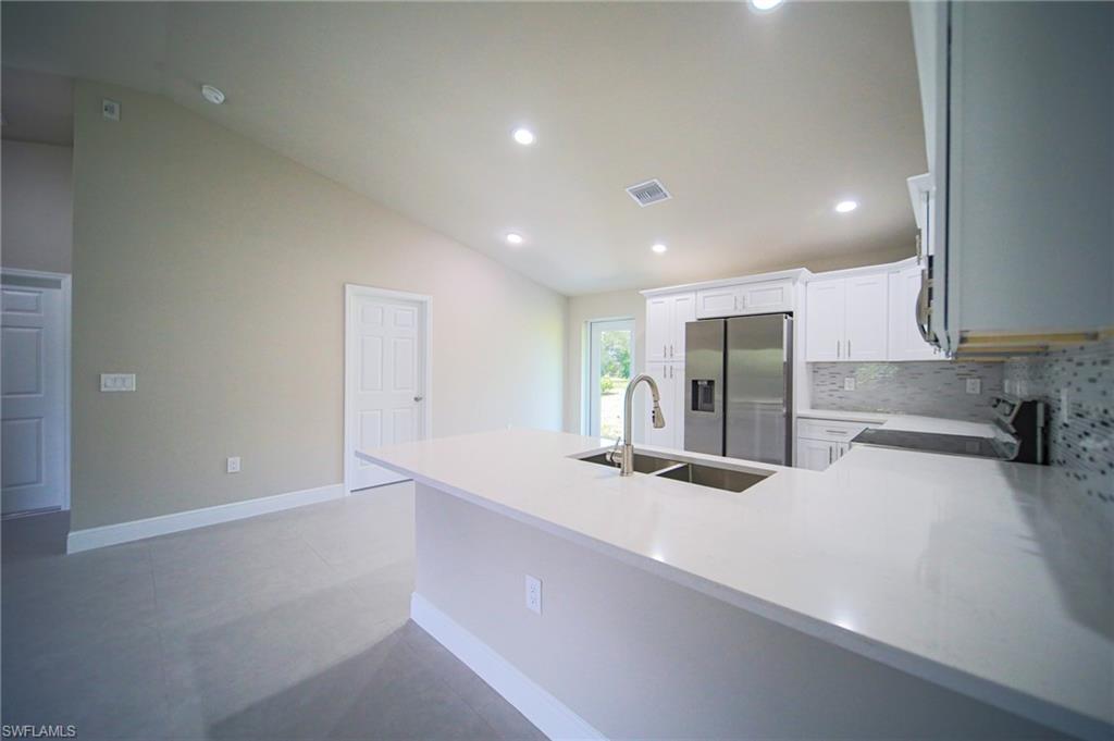 1011 Kent St E Property Photo 5