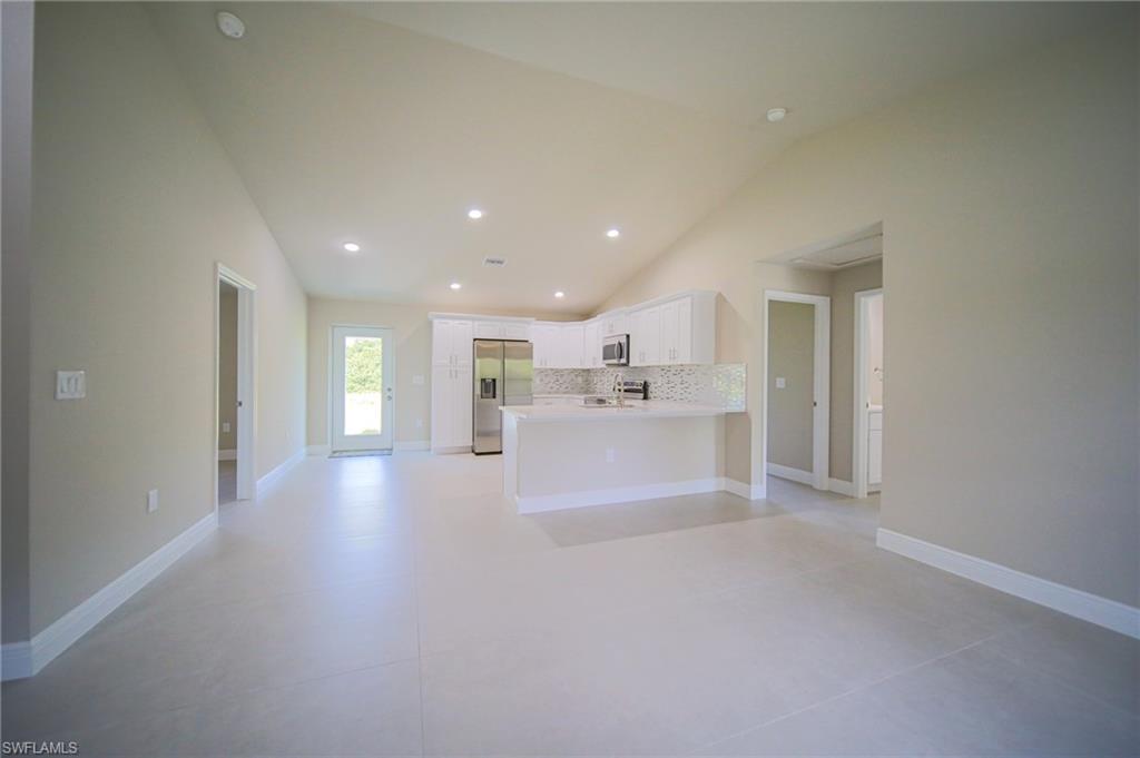 1011 Kent St E Property Photo 6