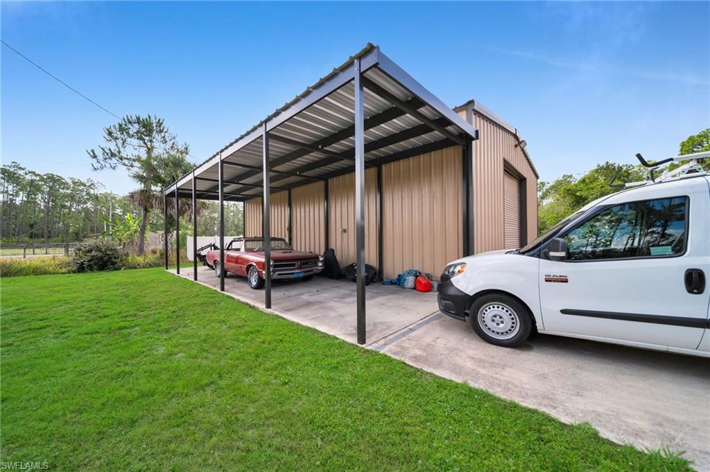 3241 Tropicaire Blvd Property Photo 8